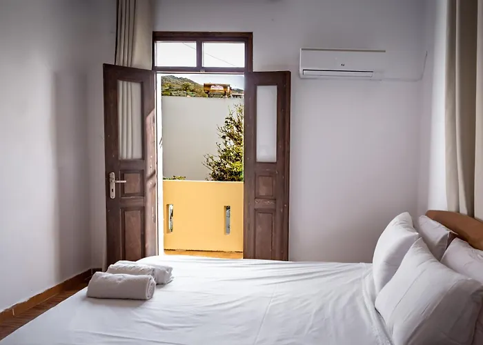 Elithas & Budget Apartman Mandráki